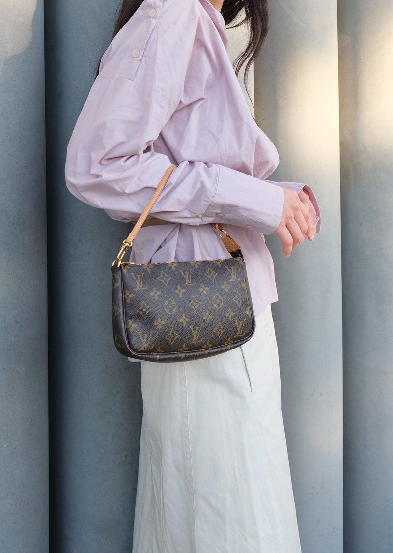 LOUIS VUITTON Monogram Pochette