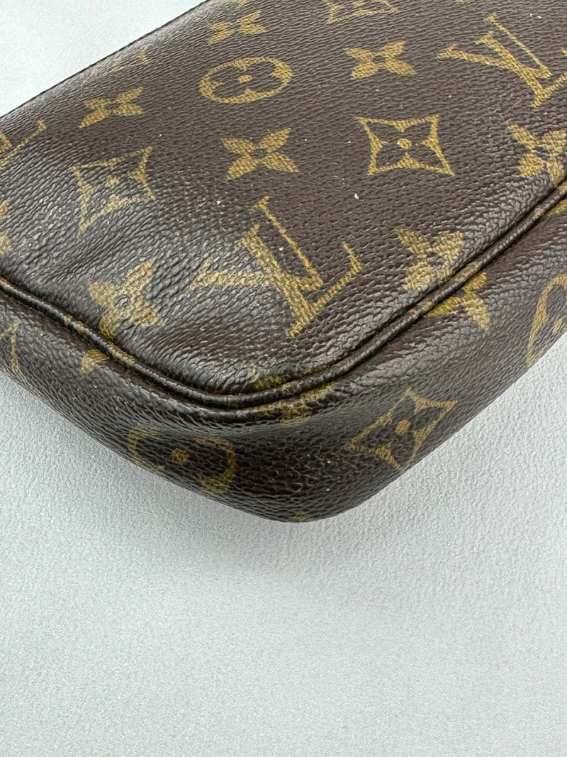 LOUIS VUITTON Monogram Pochette