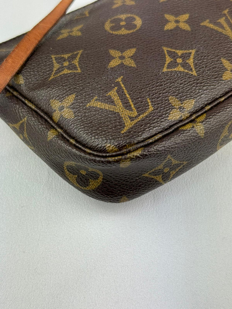 LOUIS VUITTON Monogram Pochette