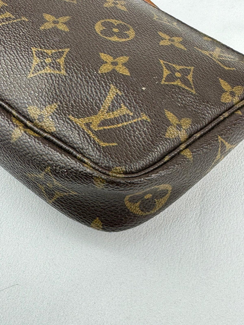 LOUIS VUITTON Monogram Pochette