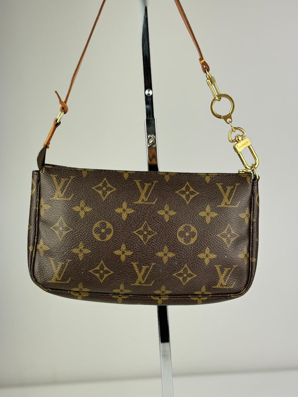 LOUIS VUITTON Monogram Pochette