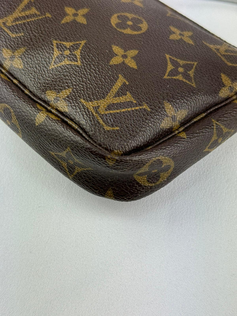 LOUIS VUITTON Monogram Pochette