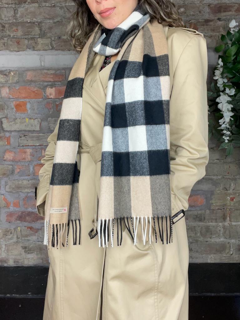 BURBERRY Cashmere Check Scarf