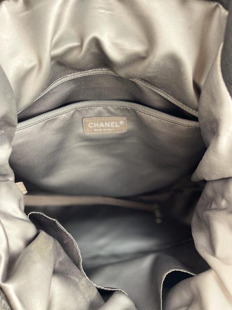 CHANEL CC Logo Tote