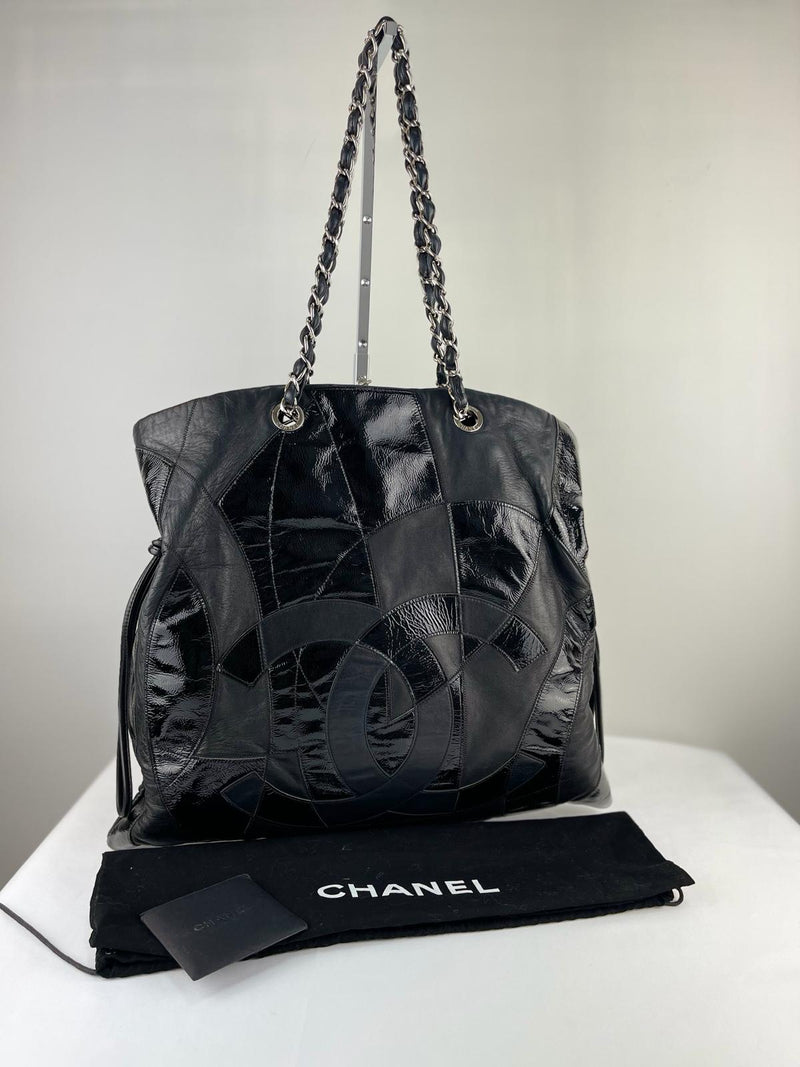 CHANEL CC Logo Tote