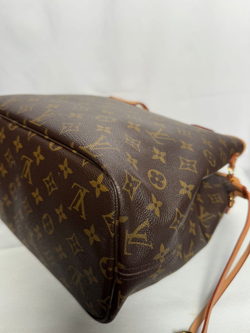 LOUIS VUITTON MM Monogram Neverfull Tote Bag