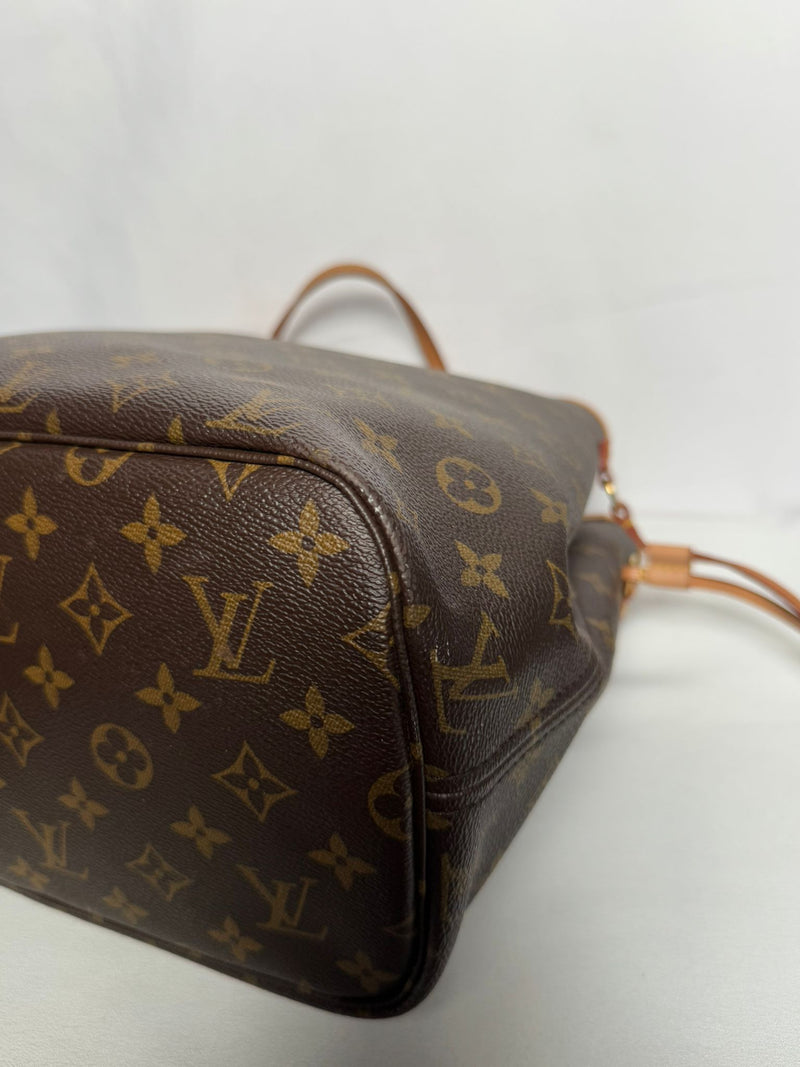 LOUIS VUITTON MM Monogram Neverfull Tote Bag