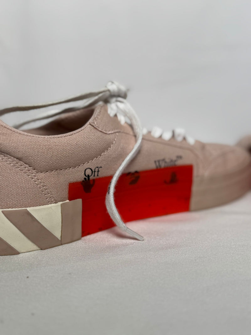 OFF-WHITE Trainers Size UK 8