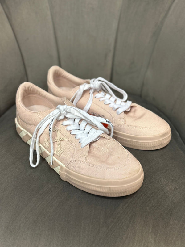 OFF-WHITE Trainers Size UK 8