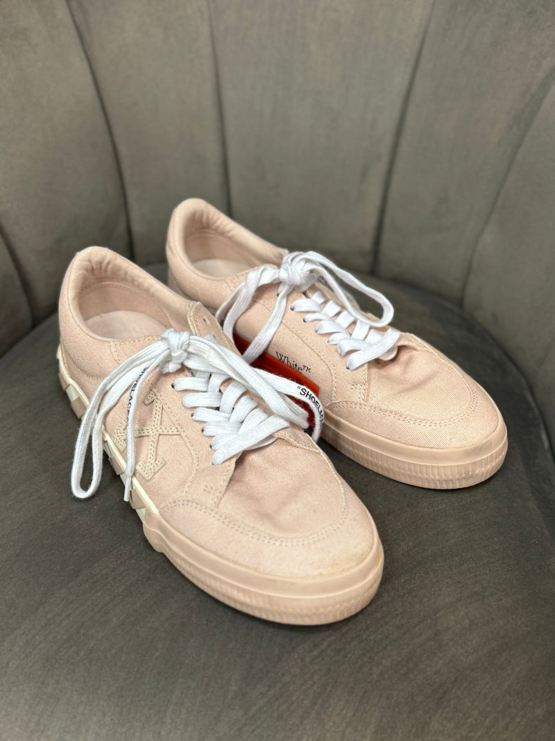 OFF-WHITE Trainers Size UK 8