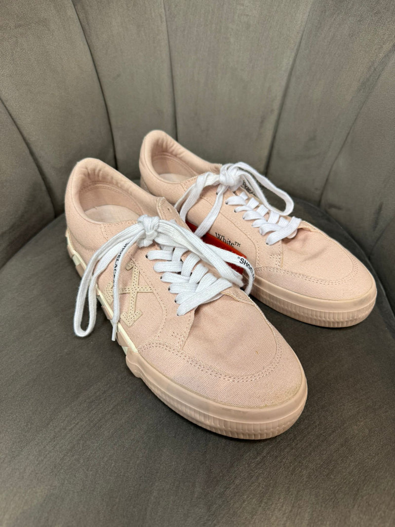 OFF-WHITE Trainers Size UK 8