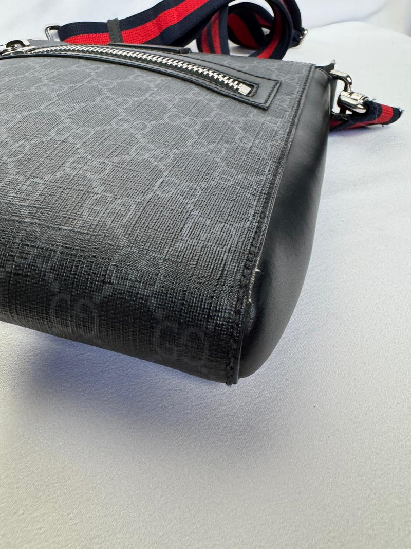 GUCCI GG Supreme Crossbody