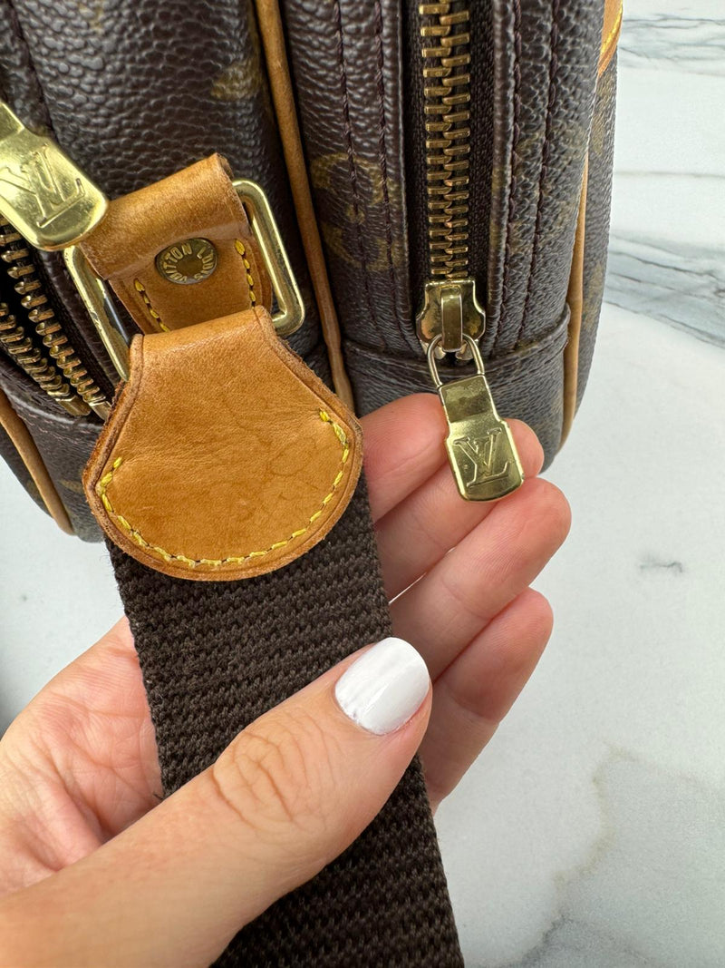 LOUIS VUITTON Reporter Crossbody Bag
