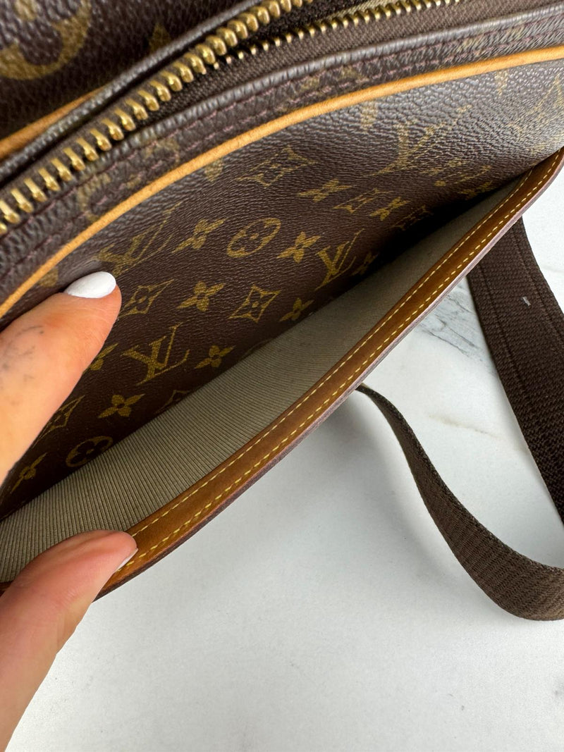 LOUIS VUITTON Reporter Crossbody Bag