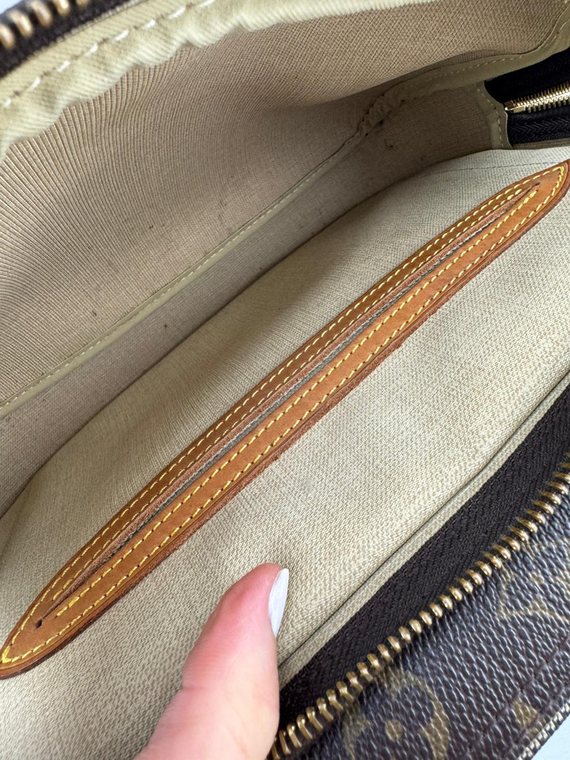 LOUIS VUITTON Reporter Crossbody Bag
