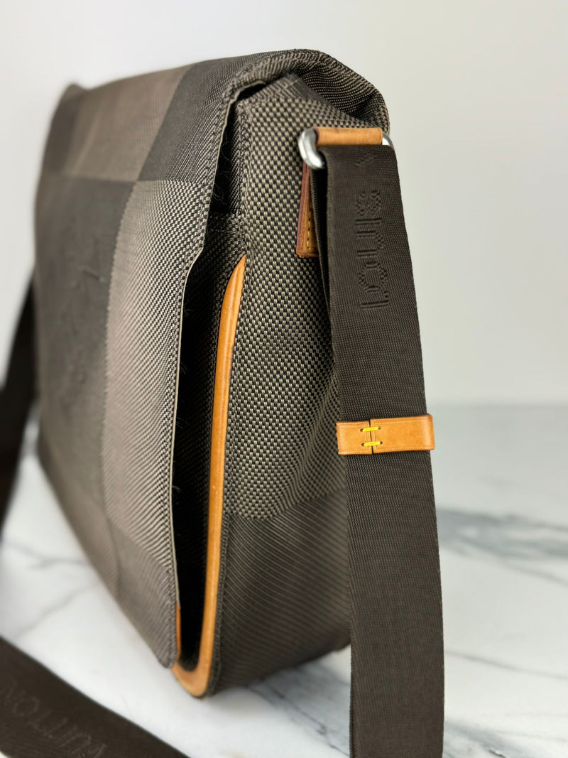 LOUIS VUITTON Messenger Shoulder Bag