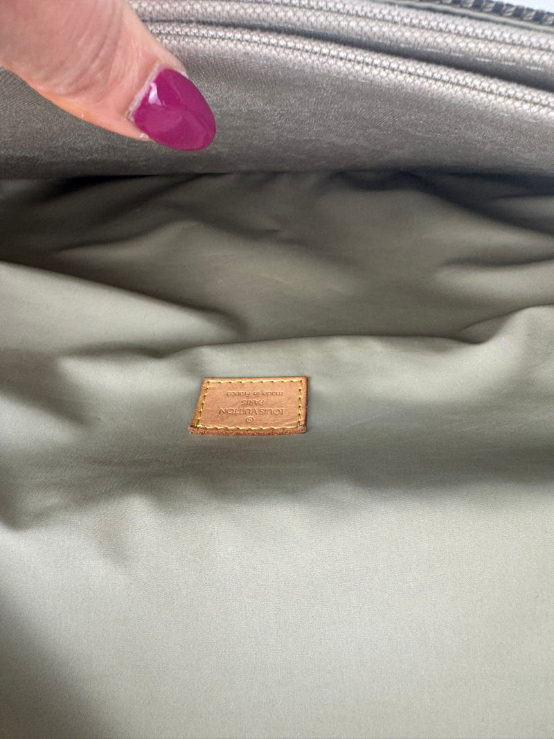 LOUIS VUITTON Messenger Shoulder Bag