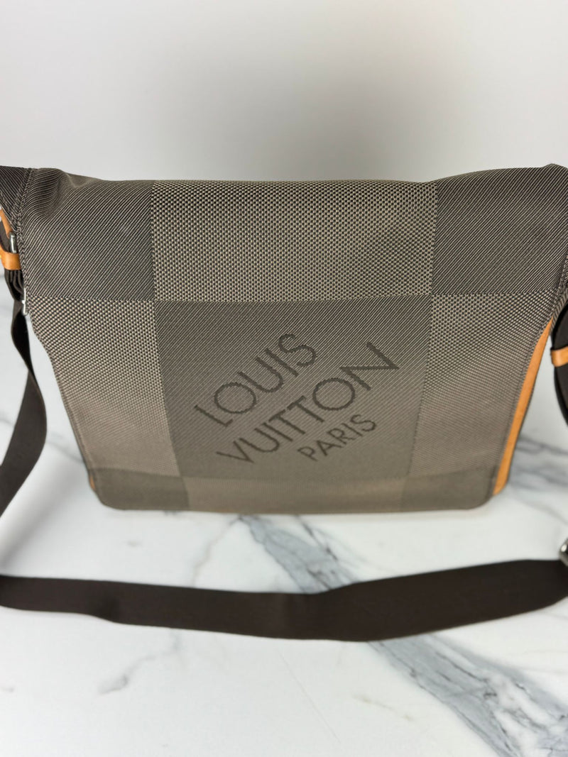 LOUIS VUITTON Messenger Shoulder Bag