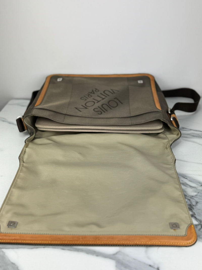 LOUIS VUITTON Messenger Shoulder Bag