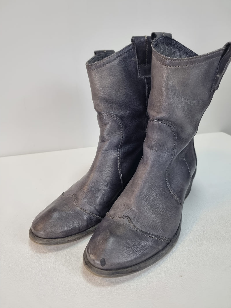 BERTIE Grey Boots Size 4