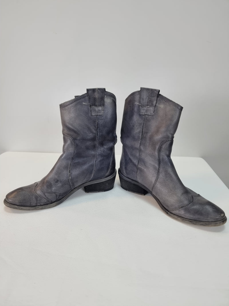 BERTIE Grey Boots Size 4